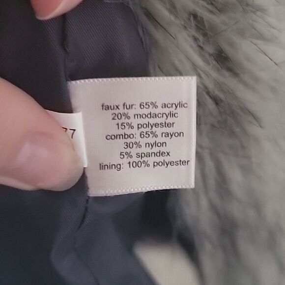 Gray fur vest - Picture 5 of 5
